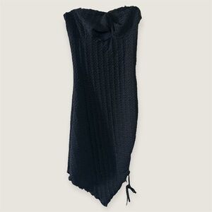 Woman’s Strapless Black Dress